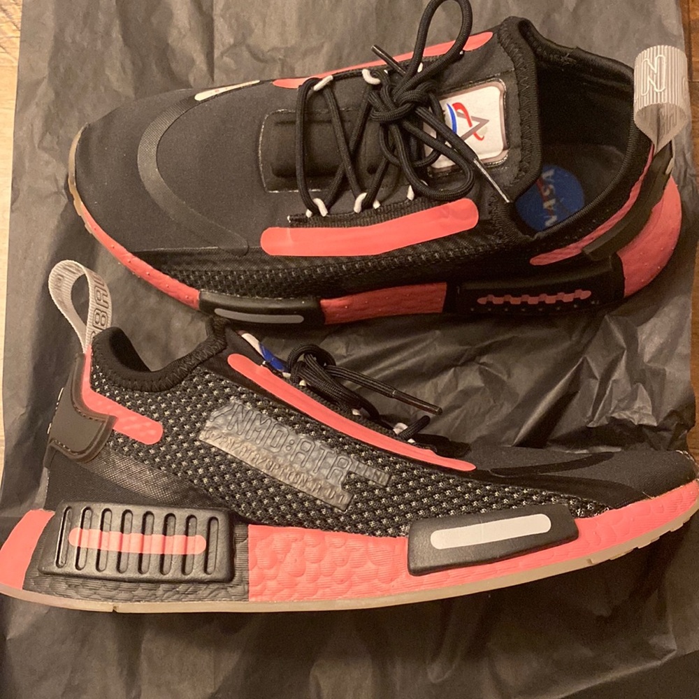 Adidas NMD R1
Spectoo NASA Core Black (Women's)